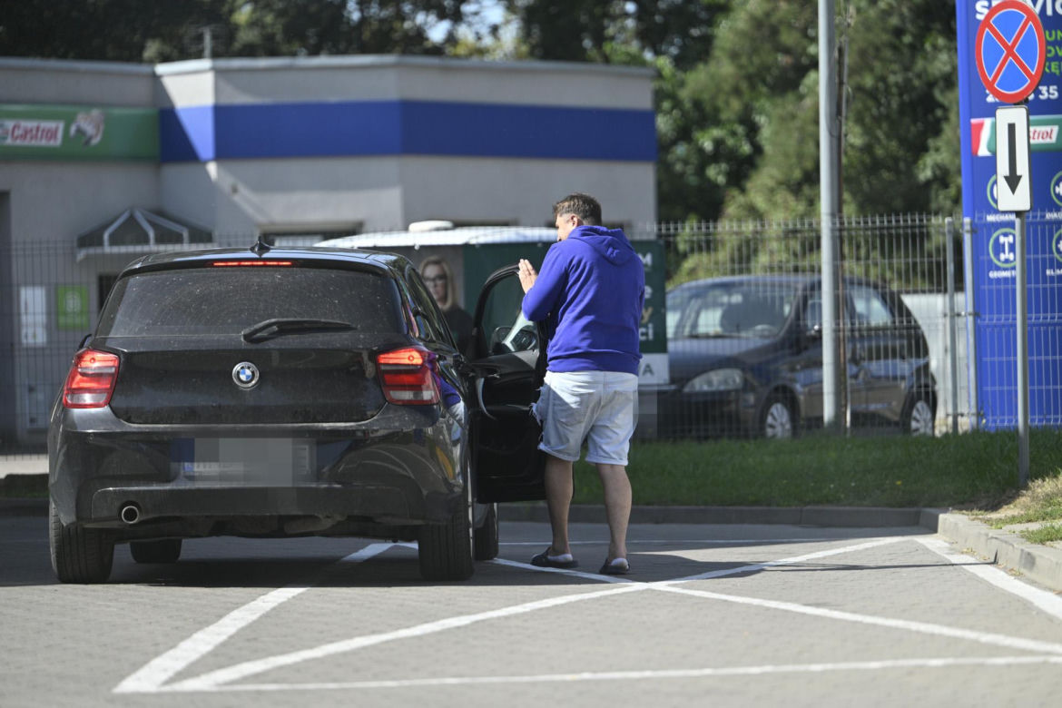 Daniel Martyniuk załatwia sprawunki w Warszawie