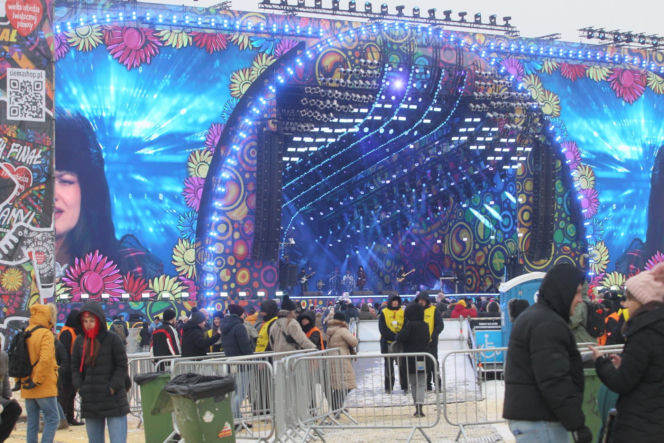 Zbierali do puszki na zdrowe brzuszki. Serduszkowe szaleństwo opanowało stolicę