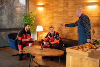 Na sygnale, odcinek 846: Ratownicy zostają uwięzieni w płonącym magazynie