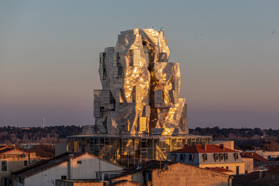 Luma Tower w Arles: nowa realizacja Franka Gehry'ego