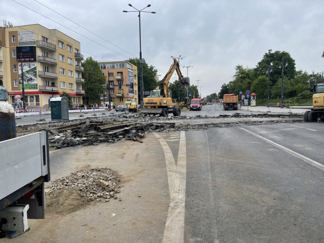 Prace remontowe w rejonie placu NOT w Toruniu. Zdjęcia z centrum miasta
