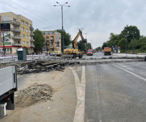 Prace remontowe w rejonie placu NOT w Toruniu. Zdjęcia z centrum miasta