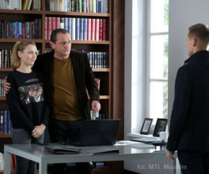 M jak miłość odc. 1210. Piotrek Zduński (Marcin Mroczek), Olga Górecka (Katarzyna Grabowska), Górecki (Wojciech Wysocki)