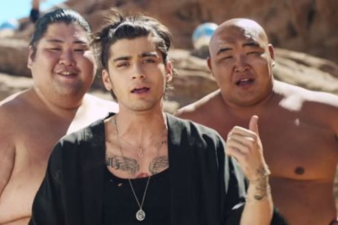 Zayn Malik w teledysku Steal My Girl