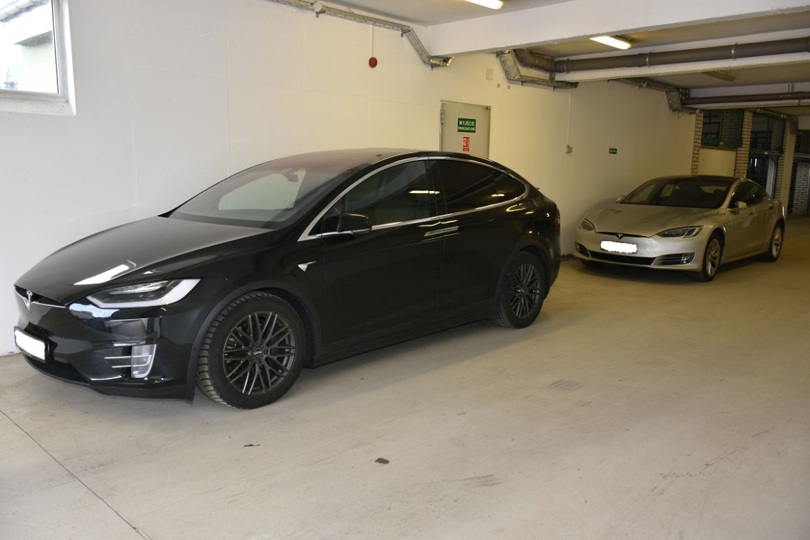 Skradziona Tesla Model X