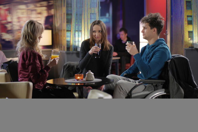 Pierwsza miłość. Paweł (Michał Malinowski), Sabina (Urszula Dębska), Melka (Ewa Jakubowicz)