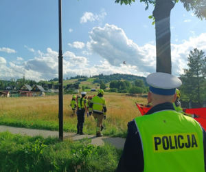 Samochód wpadł do rowu i uderzył w płot. 10-latek walczy o życie