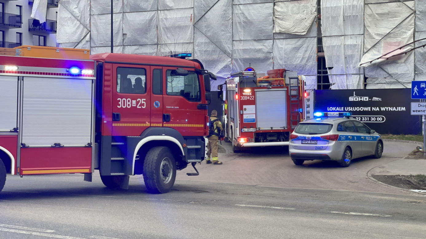 Kłęby dymu nad Pragą-Południe. Pożar na budowie