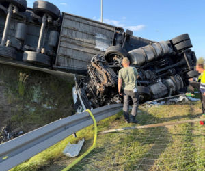 Poważny wypadek na trasie S8. Ciężarówka zderzyła się z osobówką