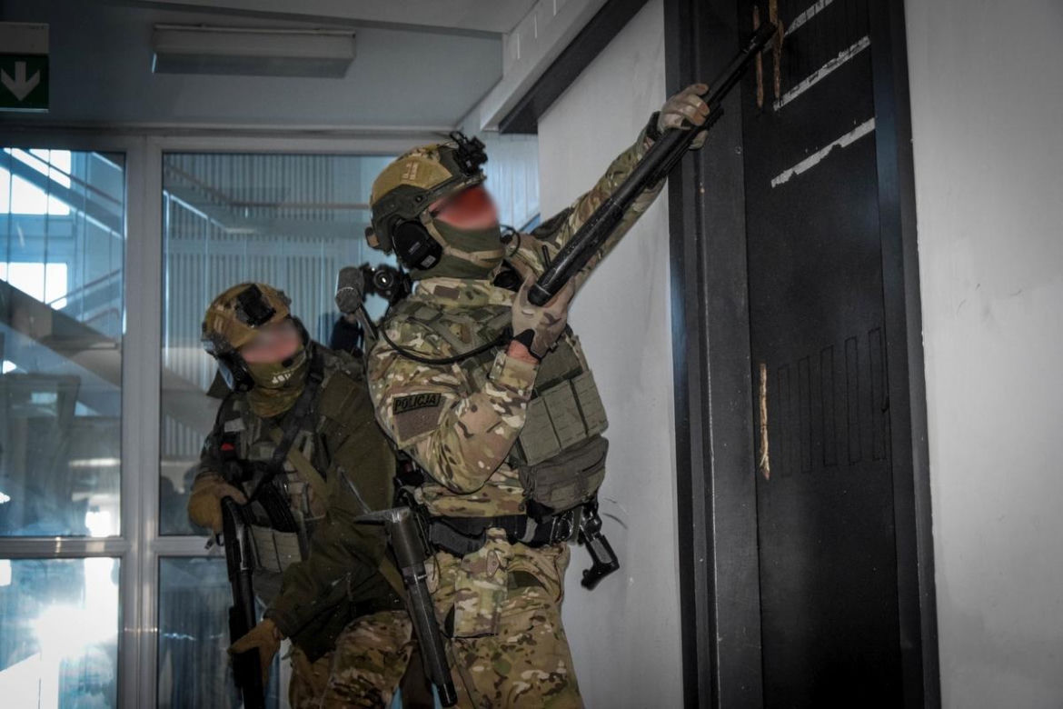 Szturm antyterrorystów na rzeszowski wieżowiec. Sceny jak z filmu!