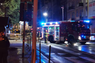 Spłonęło kilkanaście boksów. Nocny pożar targowiska w centrum Katowic