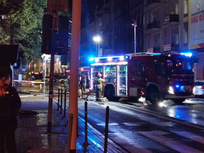 Spłonęło kilkanaście boksów. Nocny pożar targowiska w centrum Katowic