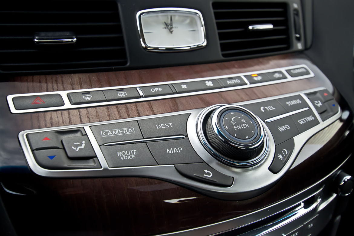 Infiniti Q70h Premium Tech