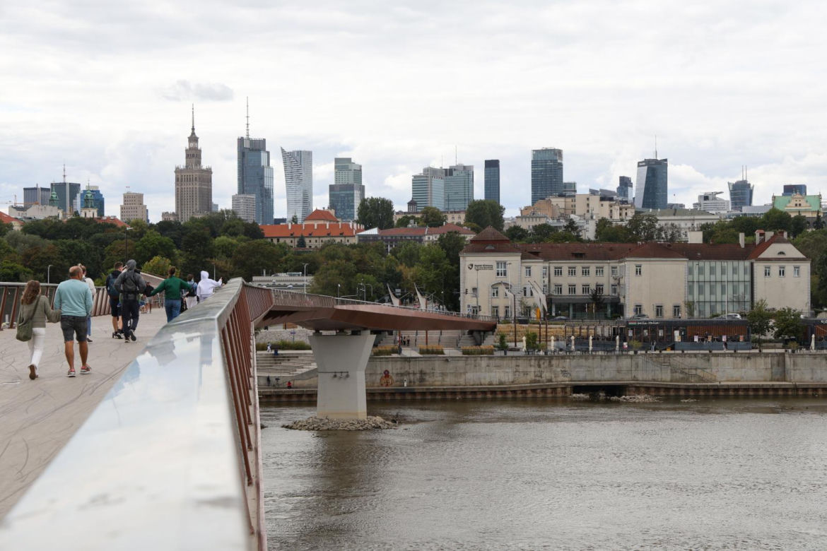 Rekordowo niski stan wody w Wiśle w Warszawie (23.08.2025)