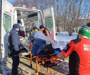 Przebywał w nieogrzewanej szopie. Służby pomogły potrzebującemu mężczyźnie