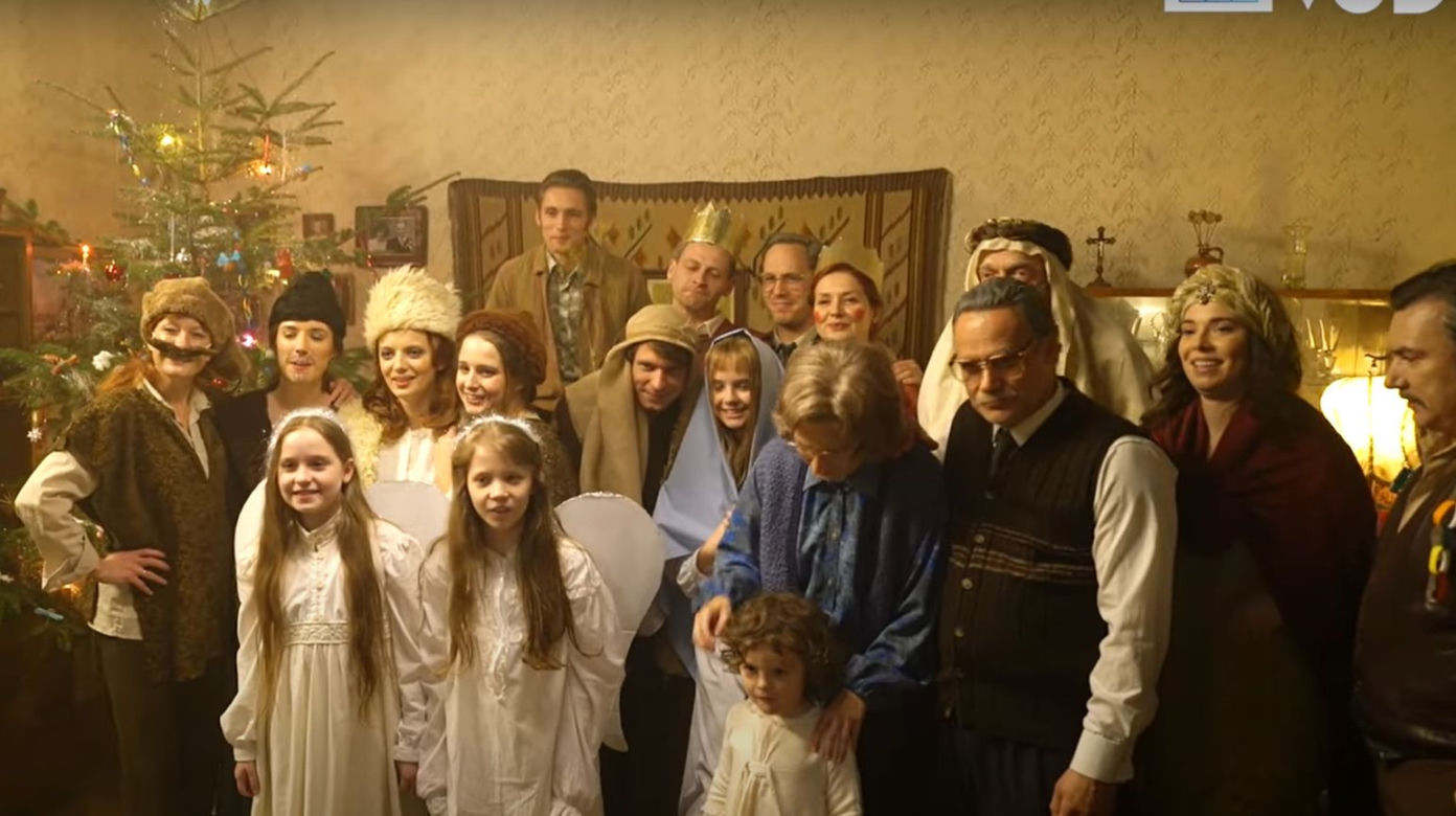 Stulecie Winnych 4: Andzia (Barbara Wypych), Stanisław (Jan Wieczorkowski), Mania (Magdalena Walach), Ania (Urszula Grabowska), Kasia (Weronika Humaj), Basia (Kamila Bujalska)	
