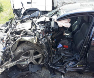 Śmiertelny wypadek na DK78. Osobówka zderzyła się z ciężarówką [ZDJĘCIA]