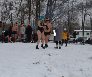 Morsowanie nasz nowy zimowy sport narodowy. Dziś na PIACHACH ponad setka morsów