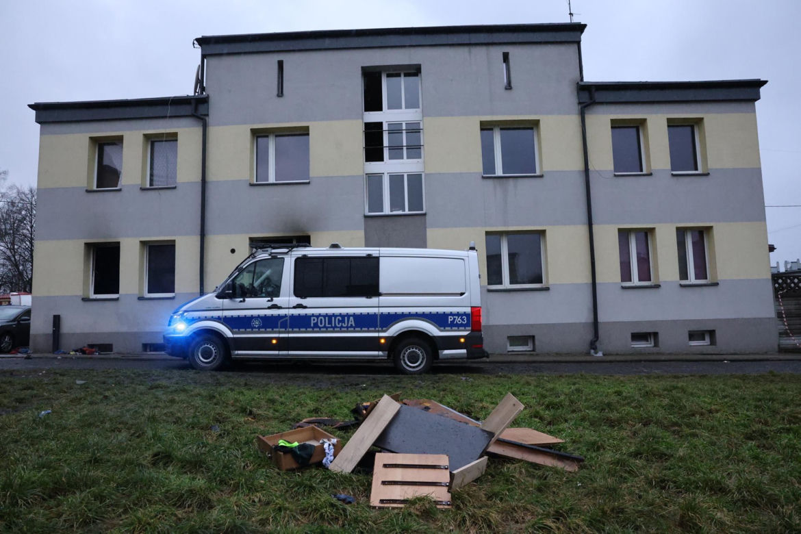 4-letni chłopiec zginął w pożarze mieszkania! Strażacy mówią o kłębach gęstego dymu
