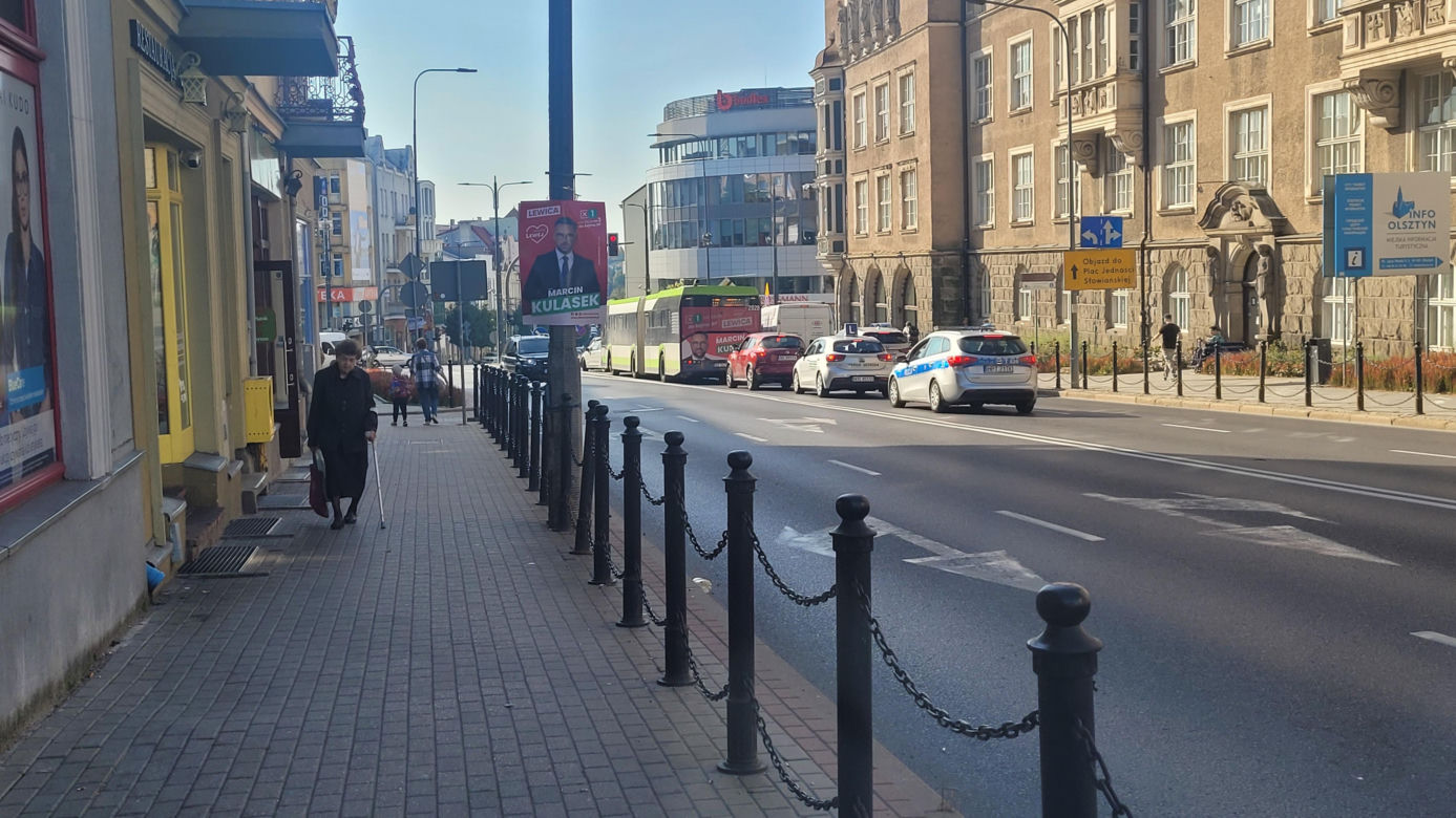 Na autobusach, słupach, budynkach. Bannery wyborcze "zalały" Olsztyn [ZDJĘCIA]