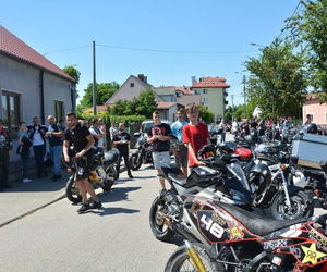 Gabryś przeszedł 17 operacji, tylko na twarzy i dłoniach nie ma blizn. Jego pają jest pomoc innym!