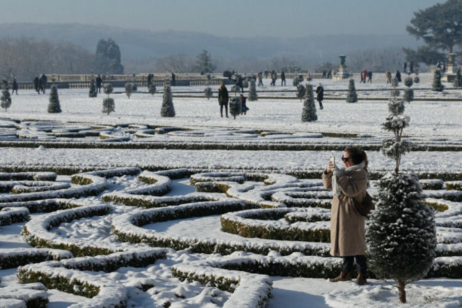 Holandia/ Setki odwołanych lotów, chaos na kolei i rekordowe korki z powodu ataku zimy