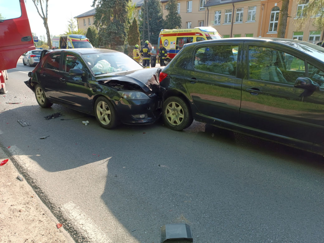 Tir staranował małą mazdę