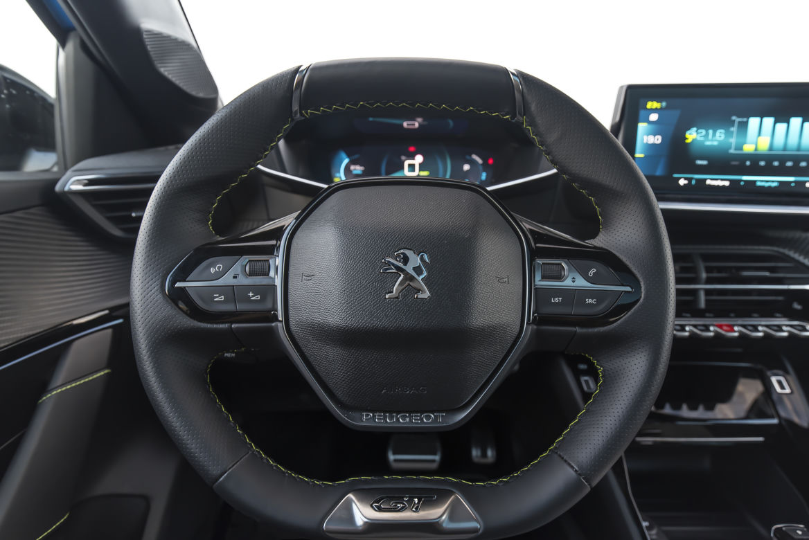 Peugeot e-208 GT