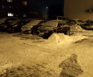 Bełchatów: Zima zaskoczyła drogowców? ONI nie narzekają na zimę i służby! Sami chwycili za łopaty!