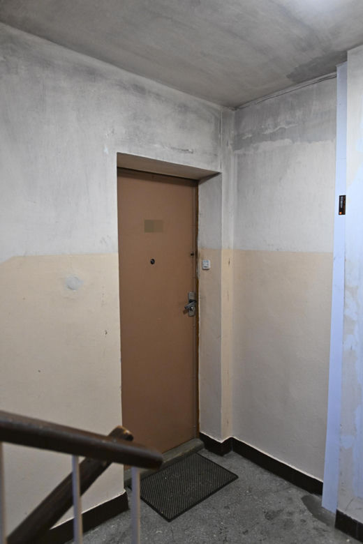 Tajemnicza śmierć rodzeństwa pod Warszawą. Jedno ciało przy grzejniku, drugie na działce 