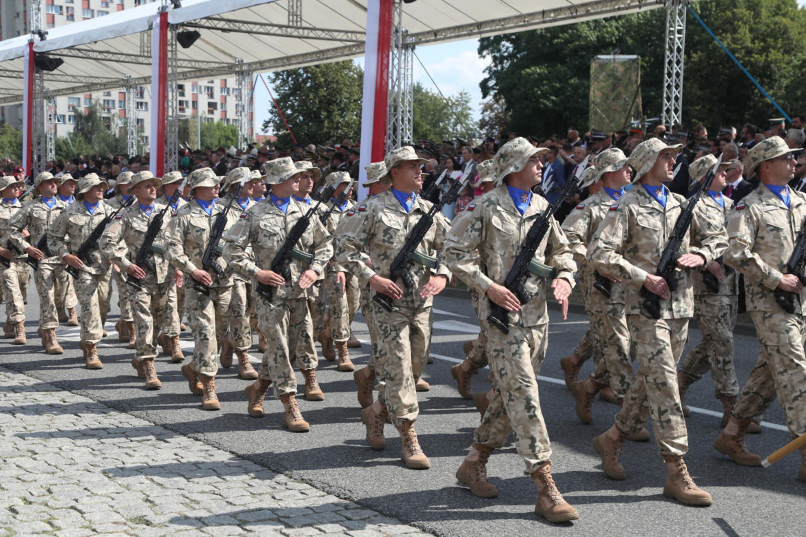 Kierowcy w gigantycznych tarapatach! Defilada z okazji Święta Wojska Polskiego zablokuje miasto