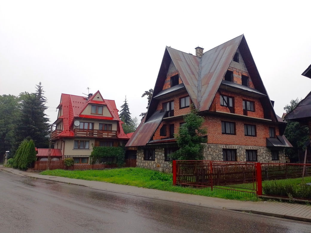 Była popularniejszym kurortem niż Zakopane. To jedna z najpiękniejszych wsi w woj. małopolskim