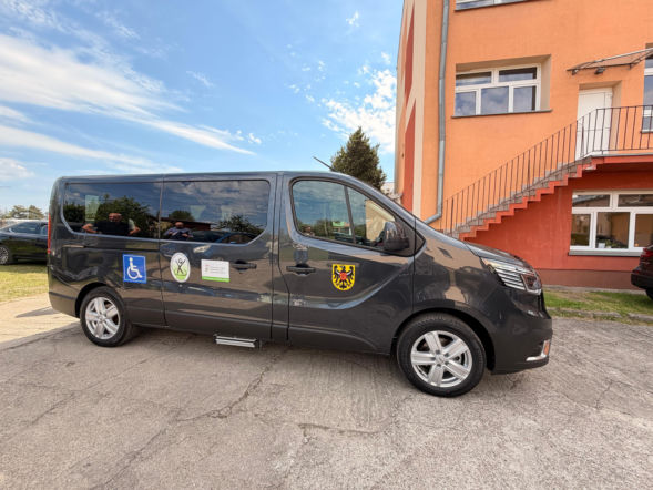 Nowy bus dla Zespołu Placówek Szkolno-Wychowawczych w Głogowie