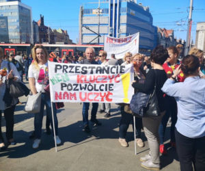 Strajk nauczycieli: PiSranki obiecanki. Tłumy na proteście w Katowicach