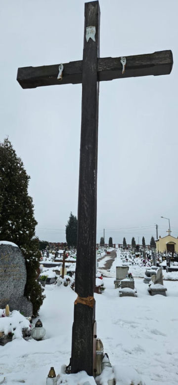 Profanacja krzyża w Tychach. Poszukiwani sprawcy