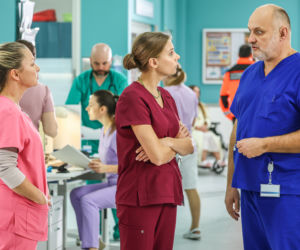 Szpital św. Anny, odcinek 84: Irena Bursztyn po zdradzie męża znajduje schronienie u Darii. Zyta konfrontuje się z dyrektorem Streckerem