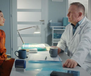 M jak miłość odc. 1921. Joanna (Dominika Sakowicz), Artur Rogowski (Robert Moskwa)