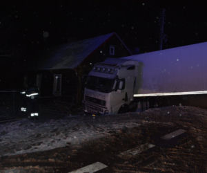Podkarpacie: Tir wjechał w budynek mieszkalny