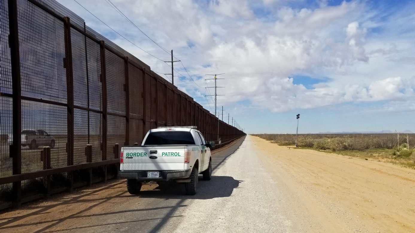 Meksyk/ Prasa wątpi w przydatność malowania muru granicznego z USA na czarno