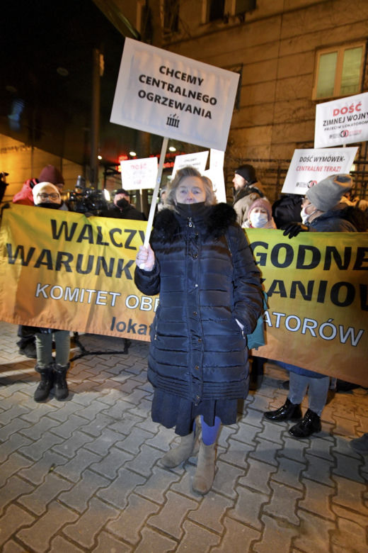 Mamy dość życia bez kaloryferów! Protest pod urzędem dzielnicy Praga-Północ