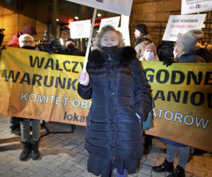 Mamy dość życia bez kaloryferów! Protest pod urzędem dzielnicy Praga-Północ