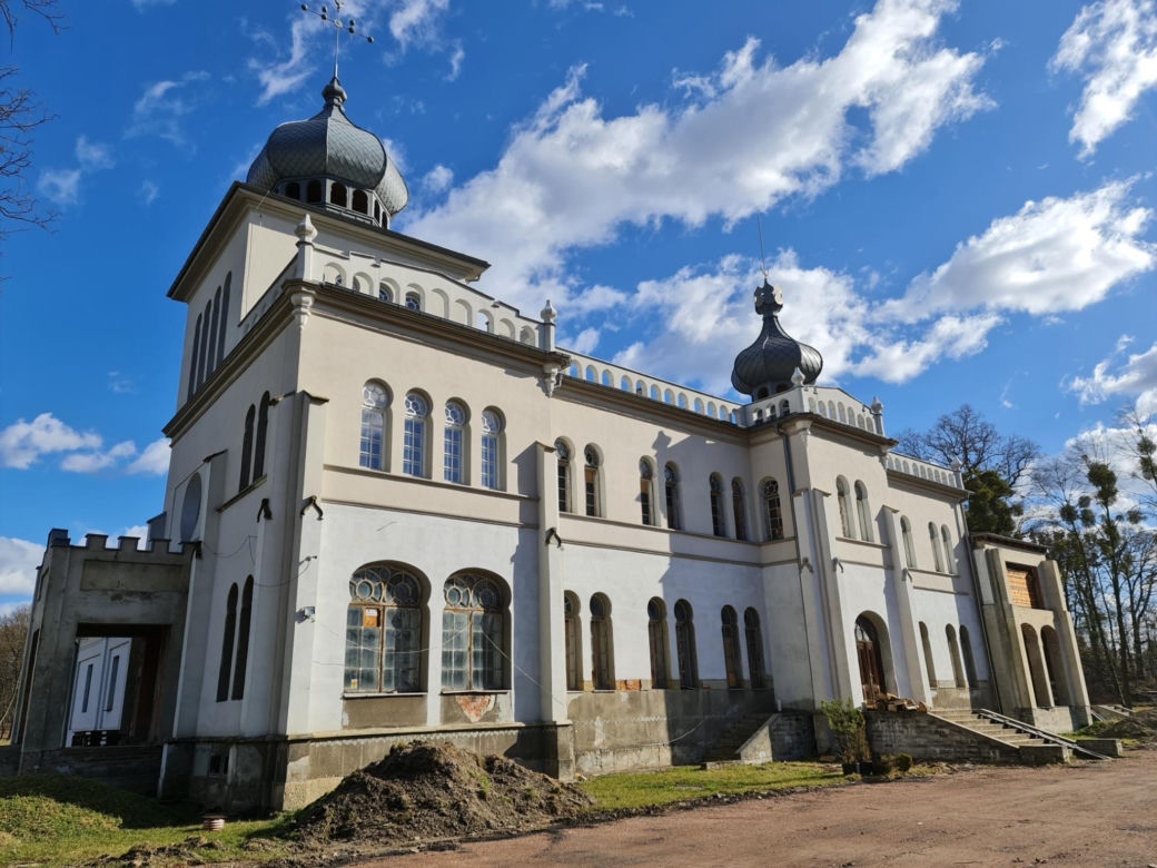 To najpiękniejszy orientalny pałac w Małopolsce. Zachwycał się nim prezydent Polski 
