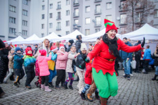 Manufaktura Świętego Mikołaja z Tomaszem Karolakiem w roli Świętego Mikołaja