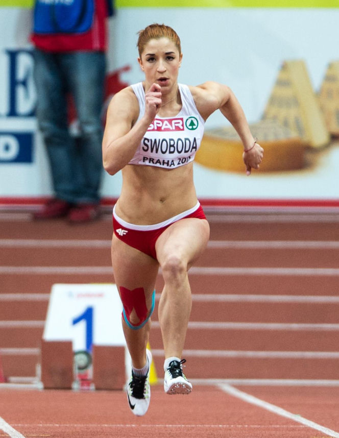 18-letnia Ewa Swoboda bez tatuaży