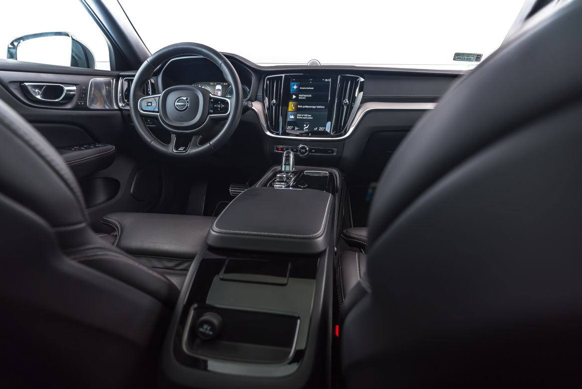 Volvo V60 T8 Twin Engine AWD R-Design AT8