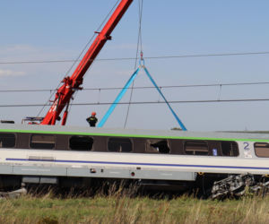 Miejsce katastrofy kolejowej. Pasażerowie opowiedzieli nam, co działo się tuż po zderzeniu z ciężarówką