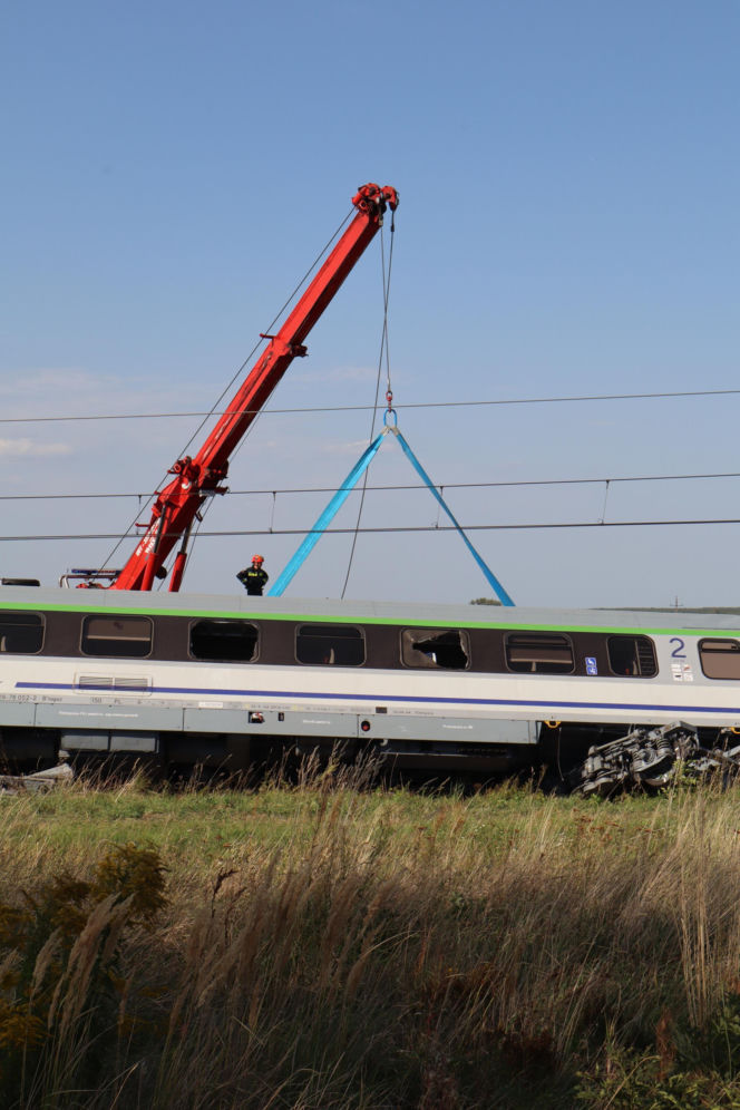 Miejsce katastrofy kolejowej. Pasażerowie opowiedzieli nam, co działo się tuż po zderzeniu z ciężarówką