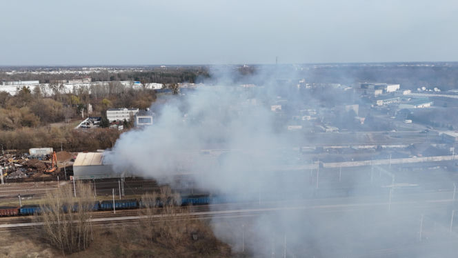 Groźny pożar na Targówku. Trwa akcja gaśnicza