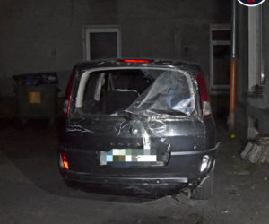 Koszmarny wypadek na Grochowskiej. Renault zabiło skuterzystę