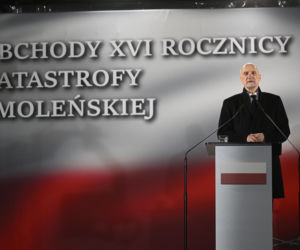 Marsz Pamięci PiS przeszedł ulicami Warszawy. To już 16 lat po katastrofie smoleńskiej